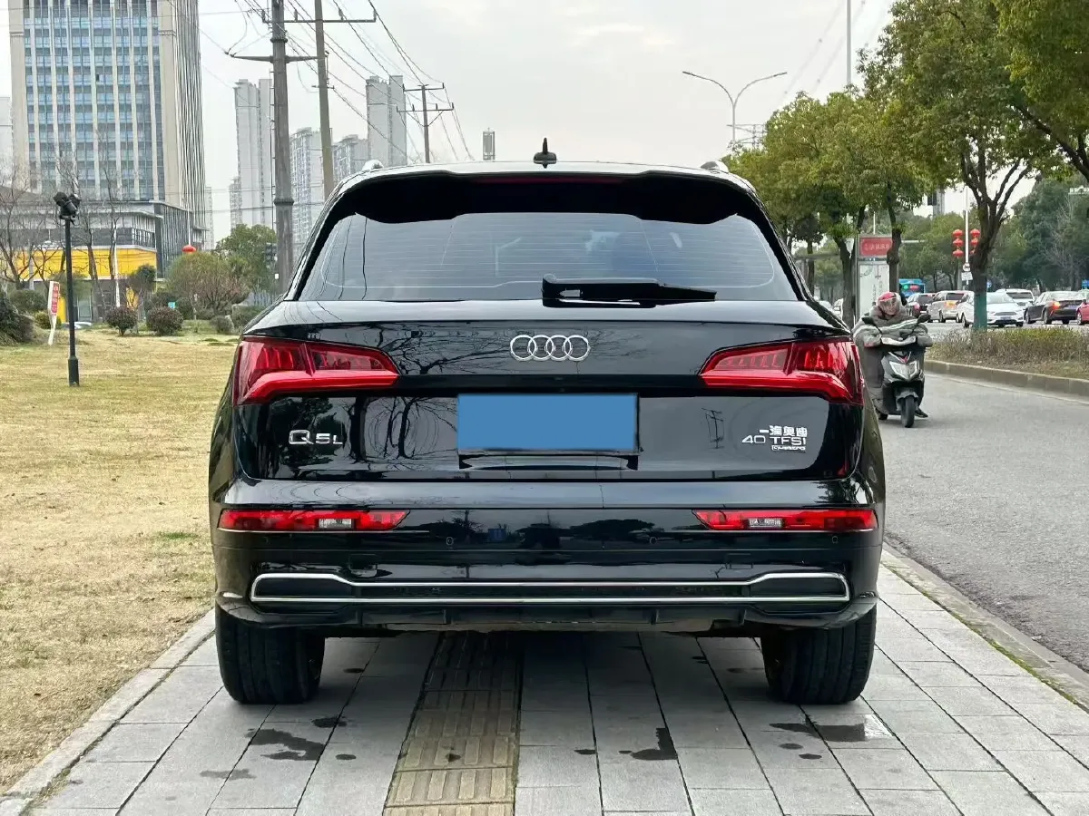 2020 Audi Q5L 2.0T 190HP L4 7DCT,autocango,china used car exporter,china ev exporter,chinese used car exporter,chinese used ev exporter