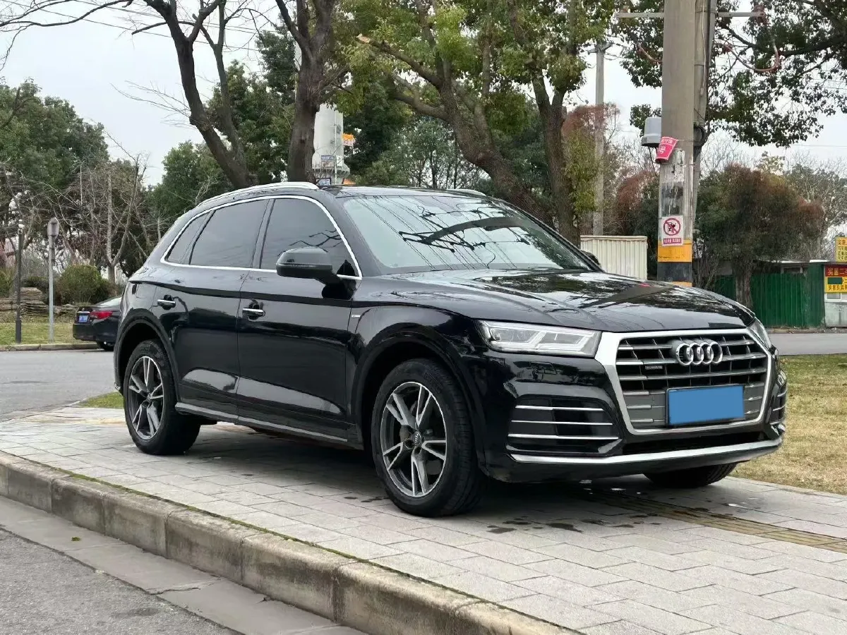 2020 Audi Q5L 2.0T 190HP L4 7DCT,autocango,china used car exporter,china ev exporter,chinese used car exporter,chinese used ev exporter