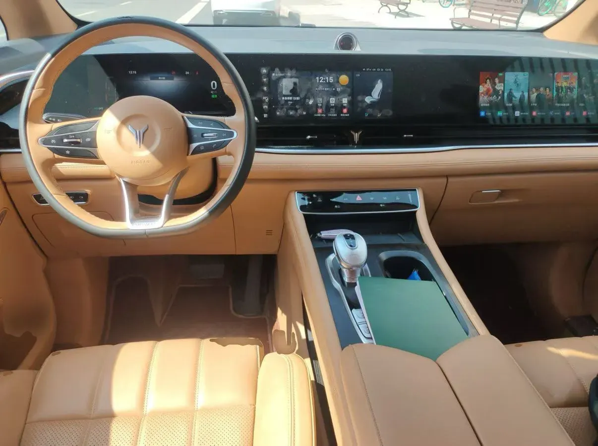 2022 Voyah Dream BEV 82KWH,autocango,china used car exporter,china ev exporter,chinese used car exporter,chinese used ev exporter