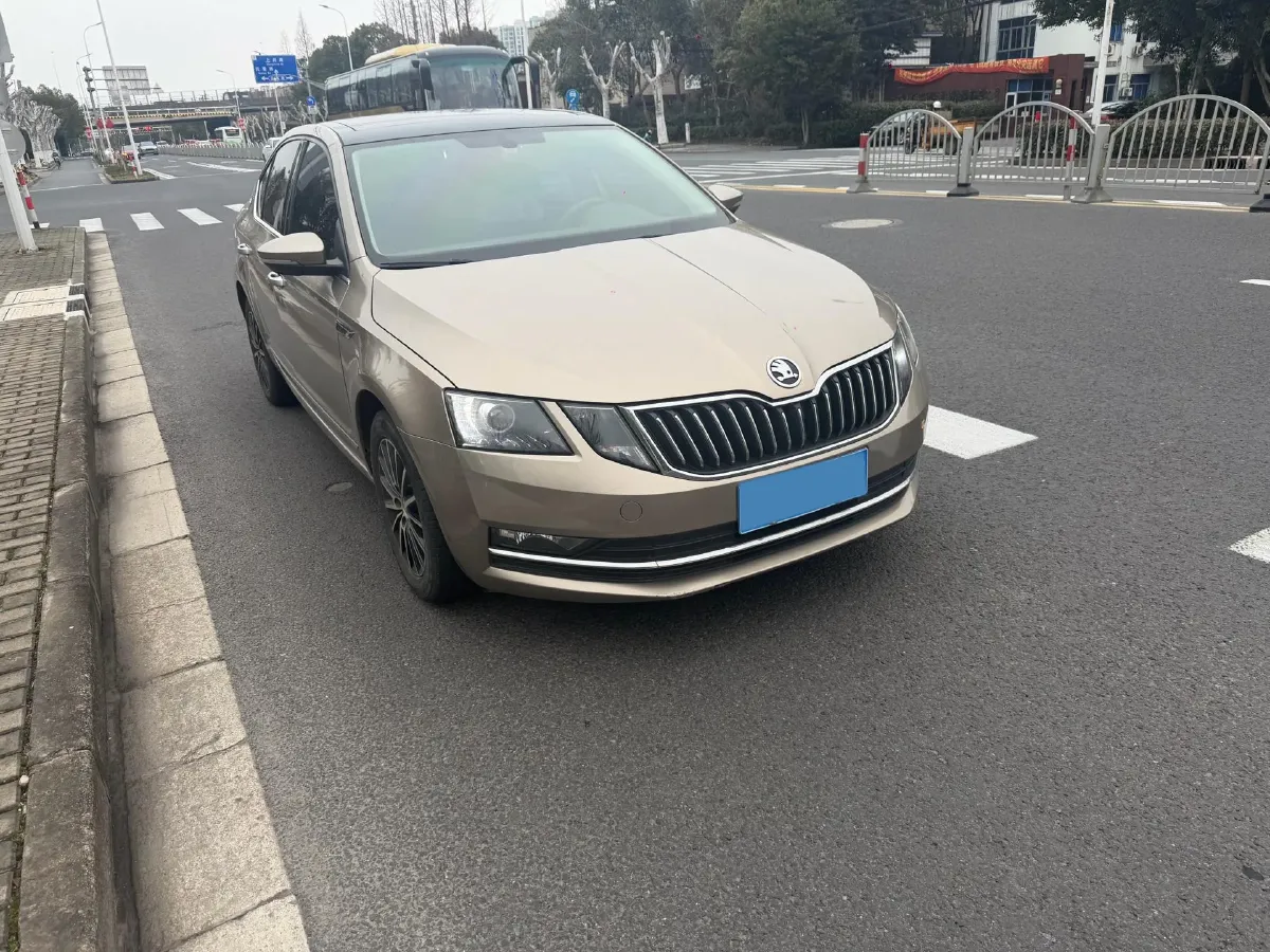 2019 Skoda Octavia 1.5L 116HP L4 6AT,autocango,china used car exporter,china ev exporter,chinese used car exporter,chinese used ev exporter