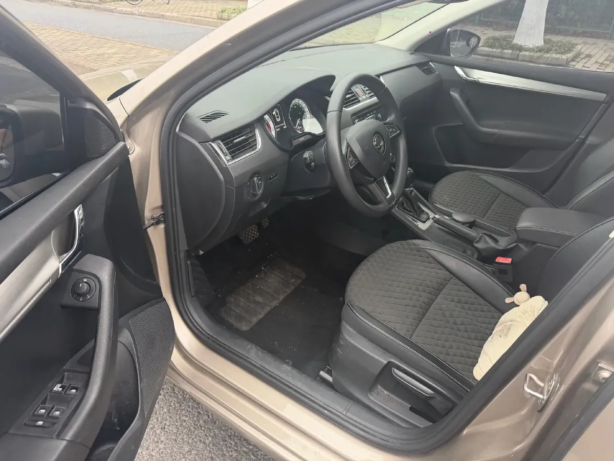 2019 Skoda Octavia 1.5L 116HP L4 6AT,autocango,china used car exporter,china ev exporter,chinese used car exporter,chinese used ev exporter