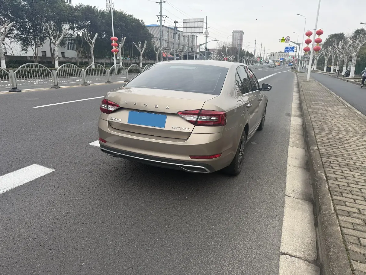 2019 Skoda Octavia 1.5L 116HP L4 6AT,autocango,china used car exporter,china ev exporter,chinese used car exporter,chinese used ev exporter
