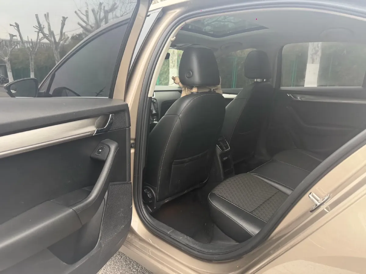 2019 Skoda Octavia 1.5L 116HP L4 6AT,autocango,china used car exporter,china ev exporter,chinese used car exporter,chinese used ev exporter