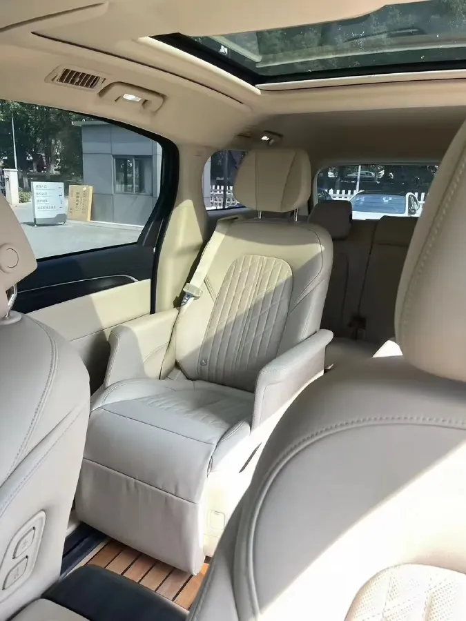 2022 Buick GL8 2.0T 237HP L4 9AT,autocango,china used car exporter,china ev exporter,chinese used car exporter,chinese used ev exporter