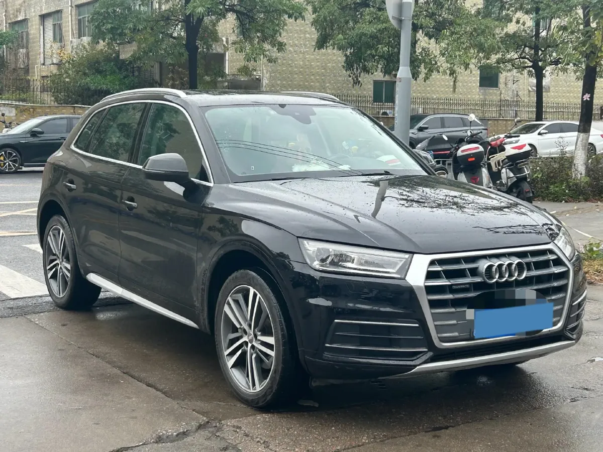 2020 Audi Q5L 2.0T 190HP L4 7DCT,autocango,china used car exporter,china ev exporter,chinese used car exporter,chinese used ev exporter