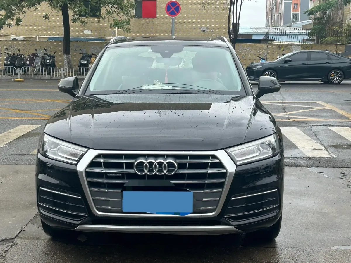 2020 Audi Q5L 2.0T 190HP L4 7DCT,autocango,china used car exporter,china ev exporter,chinese used car exporter,chinese used ev exporter