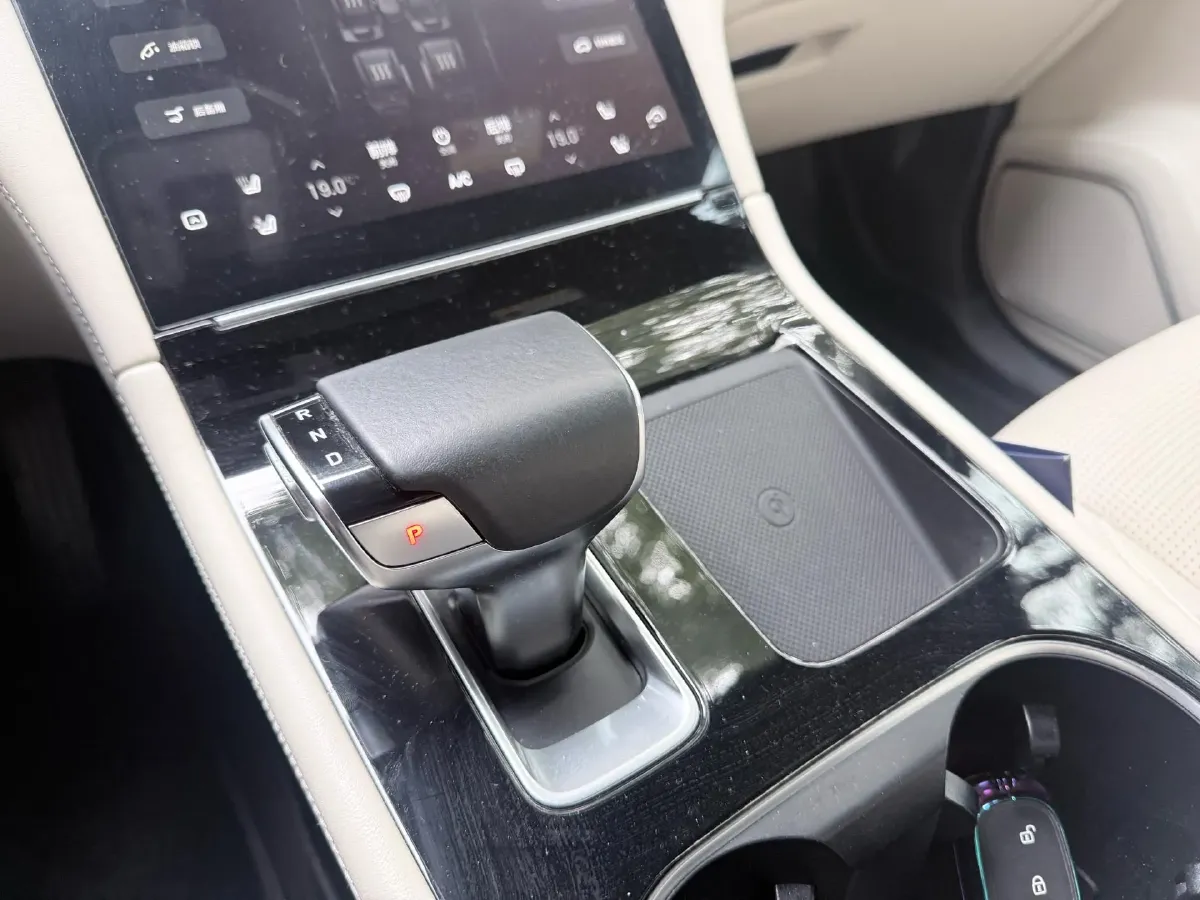 2021 Li ONE Range Extended 131HP REEV 40.5KWH,autocango,china used car exporter,china ev exporter,chinese used car exporter,chinese used ev exporter