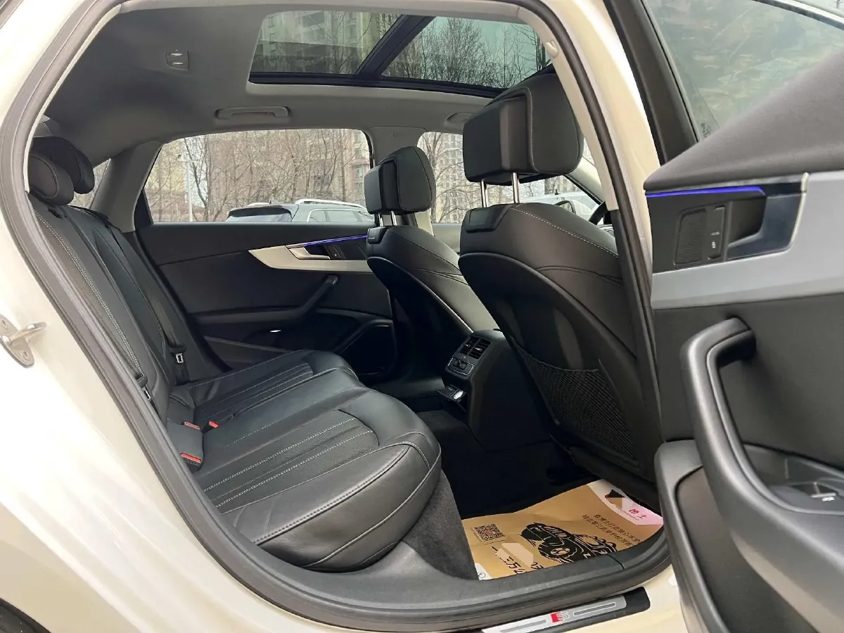 2020 Audi A4L 2.0T 190HP L4 7DCT,autocango,china used car exporter,china ev exporter,chinese used car exporter,chinese used ev exporter