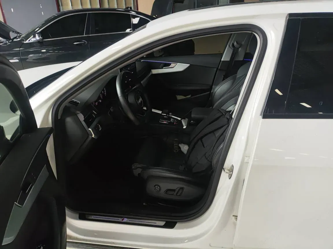 2023 Audi A4L 2.0T 190HP L4 7DCT,autocango,china used car exporter,china ev exporter,chinese used car exporter,chinese used ev exporter
