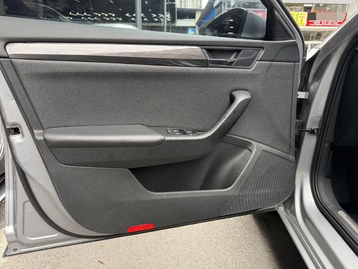 2018 Skoda Kodiak 1.8T 180HP L4 7DCT,autocango,china used car exporter,china ev exporter,chinese used car exporter,chinese used ev exporter