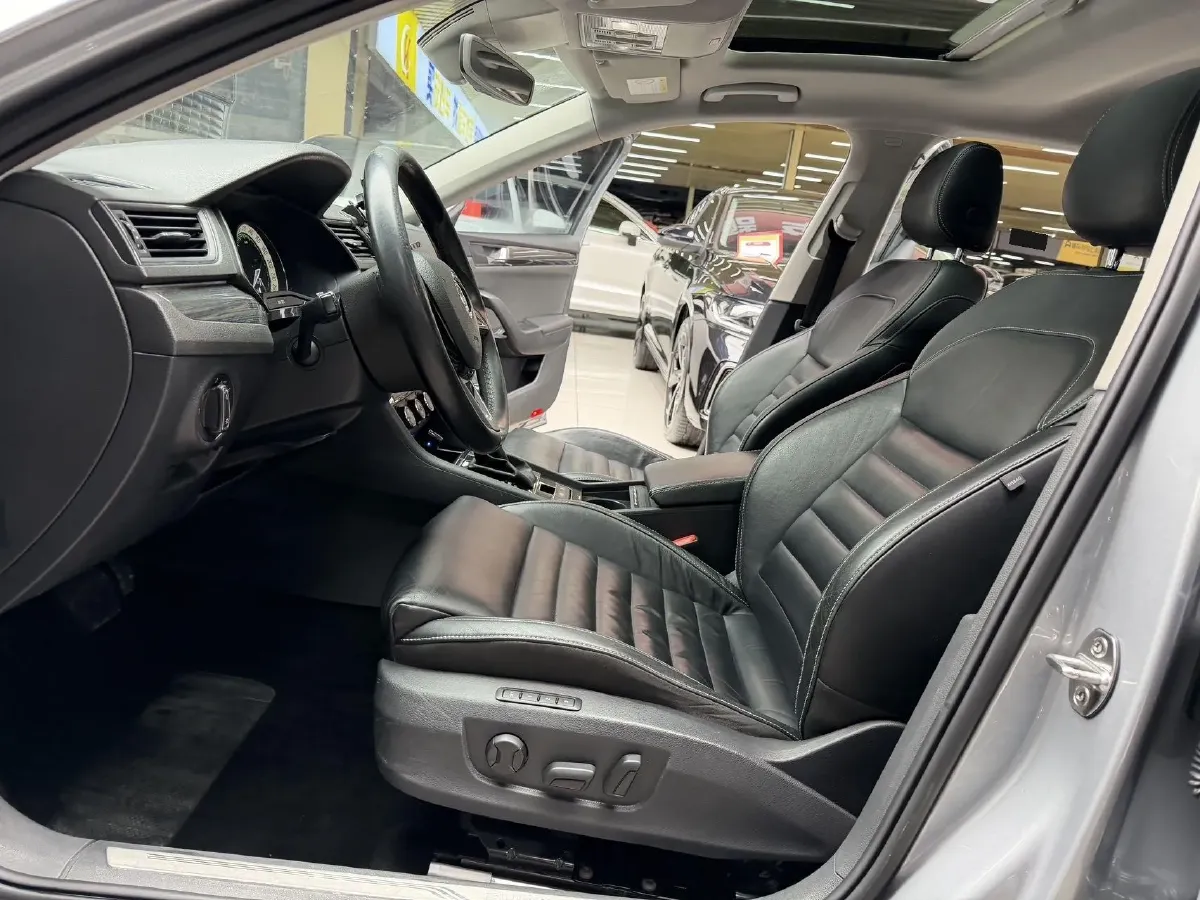 2018 Skoda Kodiak 1.8T 180HP L4 7DCT,autocango,china used car exporter,china ev exporter,chinese used car exporter,chinese used ev exporter