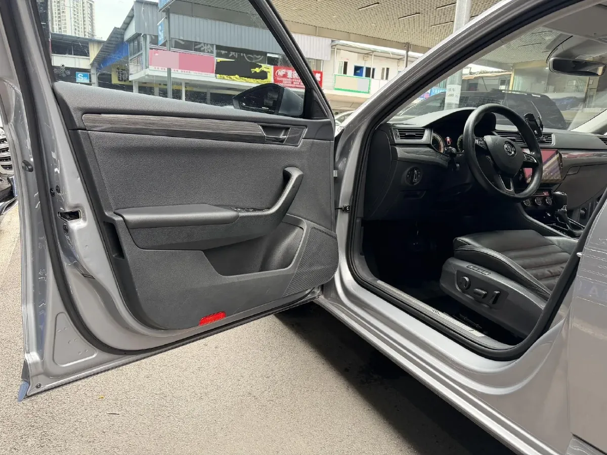 2018 Skoda Kodiak 1.8T 180HP L4 7DCT,autocango,china used car exporter,china ev exporter,chinese used car exporter,chinese used ev exporter