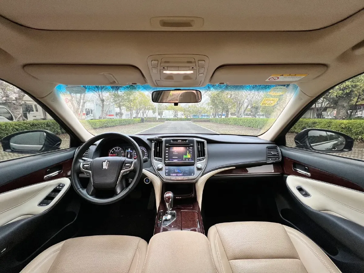 2017 Toyota Crown 2.0T 235HP L4 8AT,autocango,china used car exporter,china ev exporter,chinese used car exporter,chinese used ev exporter