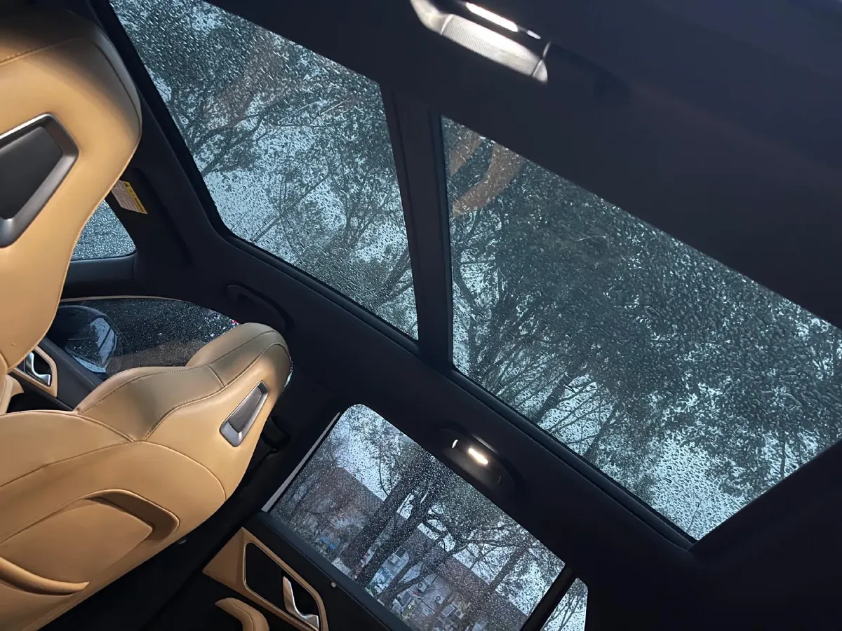 2023 Roewe RX5 1.5T 188HP L4 7DCT,autocango,china used car exporter,china ev exporter,chinese used car exporter,chinese used ev exporter