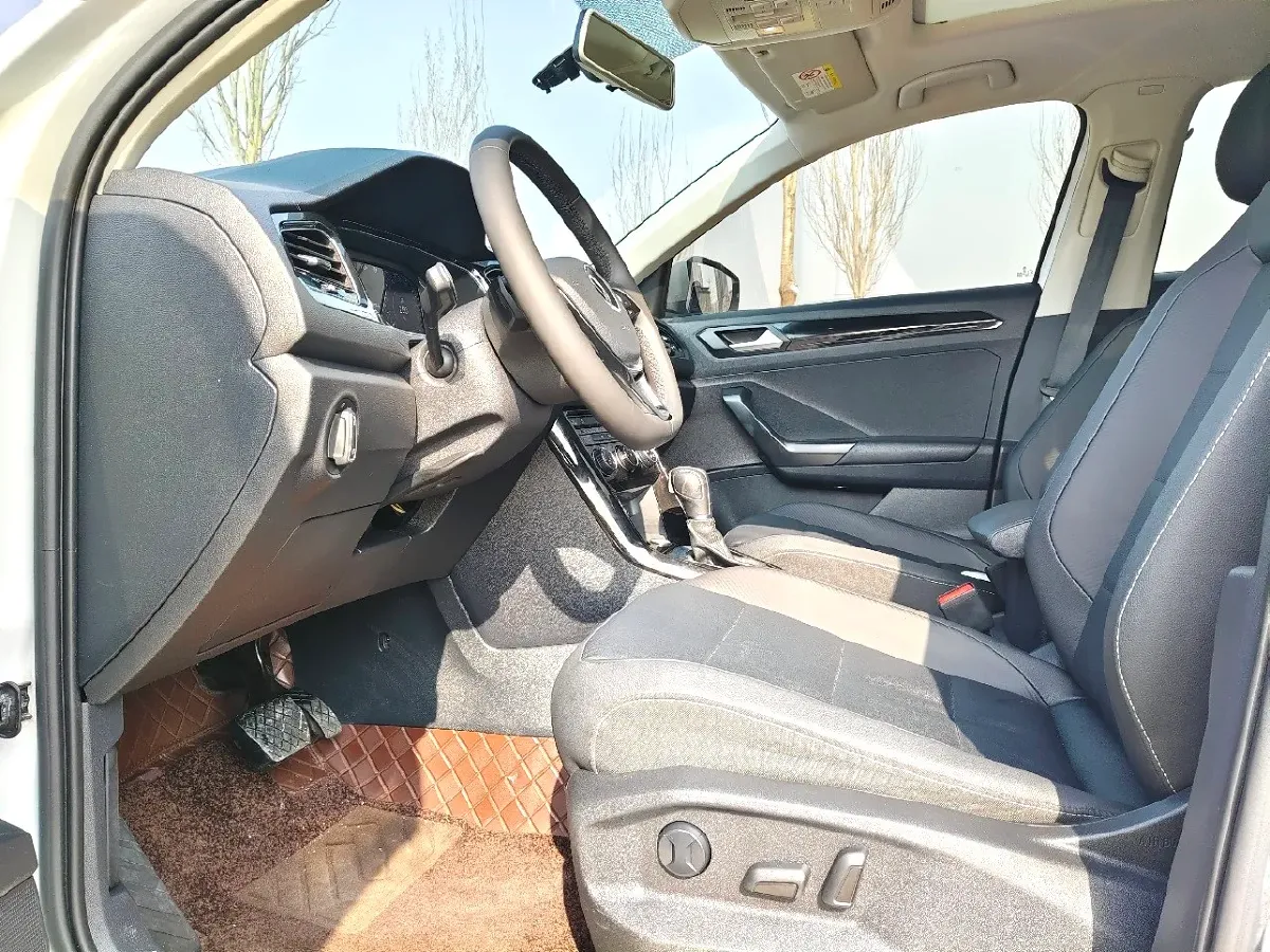 2022 Volkswagen T-Roc 1.4T 150HP L4 7DCT,autocango,china used car exporter,china ev exporter,chinese used car exporter,chinese used ev exporter
