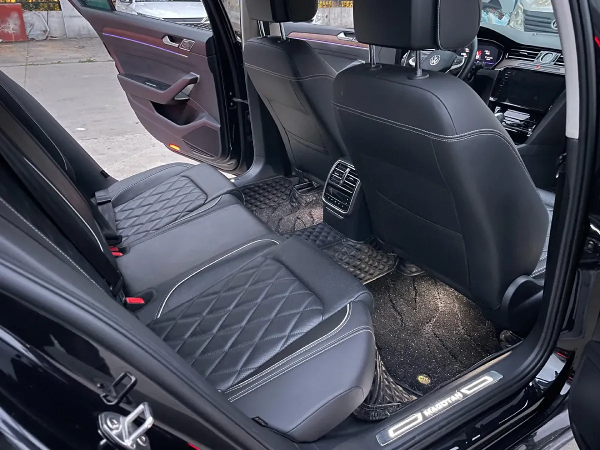 2020 Volkswagen Magotan 2.0T 220HP L4 7DCT,autocango,china used car exporter,china ev exporter,chinese used car exporter,chinese used ev exporter