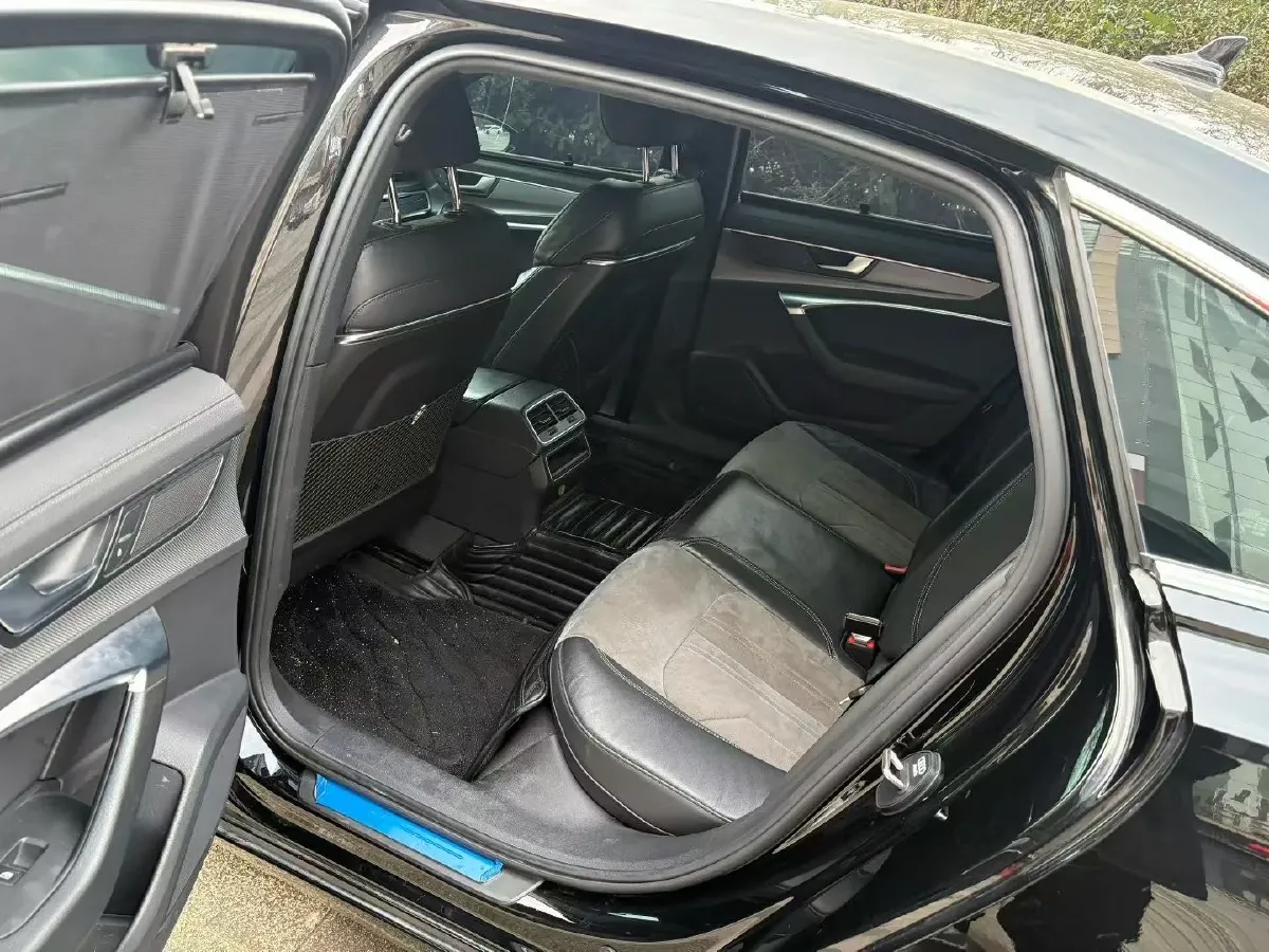 2022 Audi A6L 2.0T 190HP L4 7DCT,autocango,china used car exporter,china ev exporter,chinese used car exporter,chinese used ev exporter