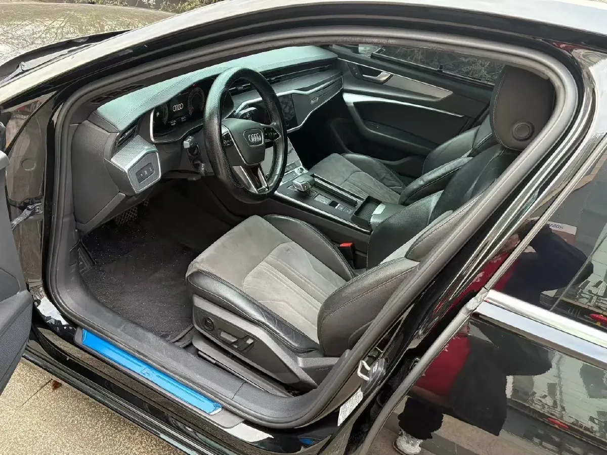 2022 Audi A6L 2.0T 190HP L4 7DCT,autocango,china used car exporter,china ev exporter,chinese used car exporter,chinese used ev exporter