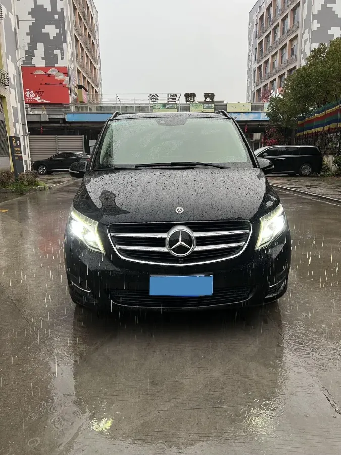 2018 Mercedes-Benz V Class 2.0T 211HP L4 7AT,autocango,china used car exporter,china ev exporter,chinese used car exporter,chinese used ev exporter