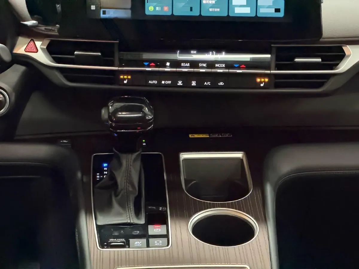 2024 Toyota Granvia 2.5L 189HP L4 E-CVT Hybrid,autocango,china used car exporter,china ev exporter,chinese used car exporter,chinese used ev exporter