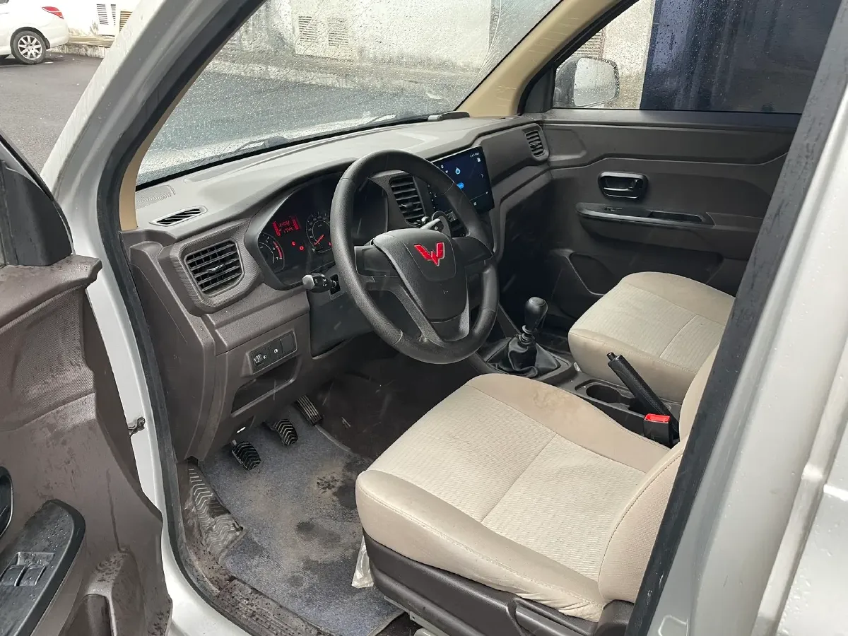 2021 WuLing RongGuang Mini Truck 1.2L 76HP L4 5MT,autocango,china used car exporter,china ev exporter,chinese used car exporter,chinese used ev exporter