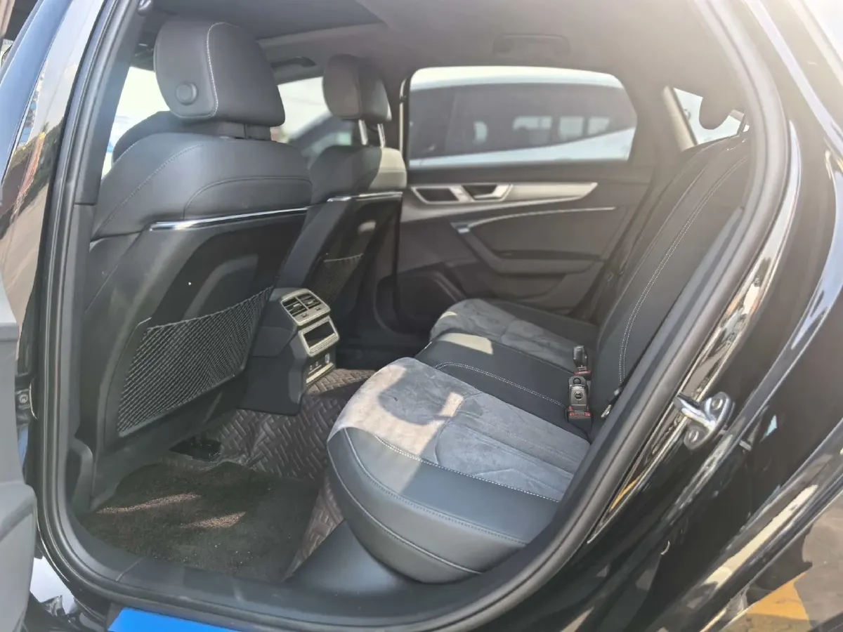 2024 Audi A6L 2.0T 190HP L4 7DCT,autocango,china used car exporter,china ev exporter,chinese used car exporter,chinese used ev exporter