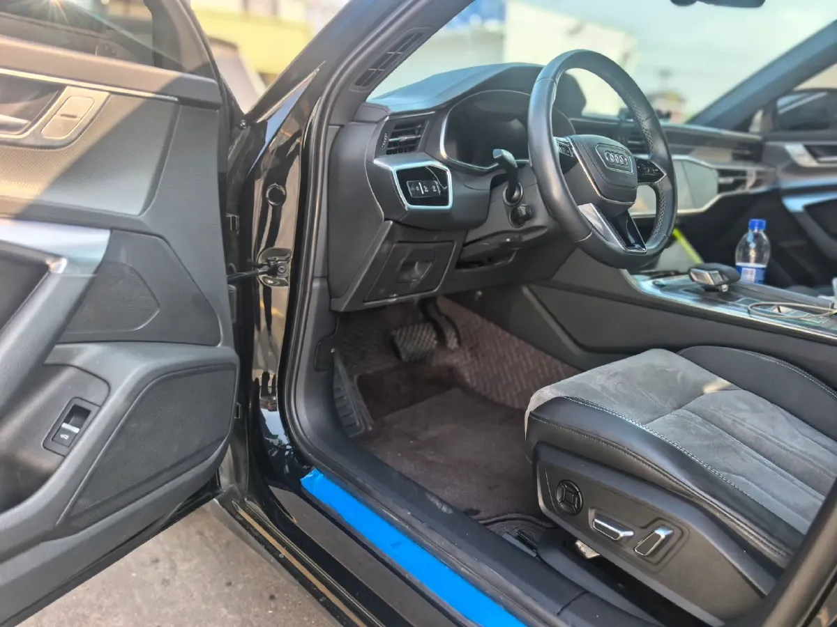 2024 Audi A6L 2.0T 190HP L4 7DCT,autocango,china used car exporter,china ev exporter,chinese used car exporter,chinese used ev exporter