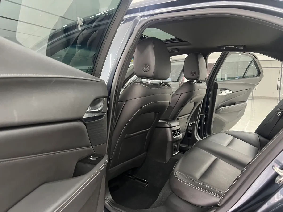 2022 Cadillac CT4 2.0T 237HP L4 8AT,autocango,china used car exporter,china ev exporter,chinese used car exporter,chinese used ev exporter