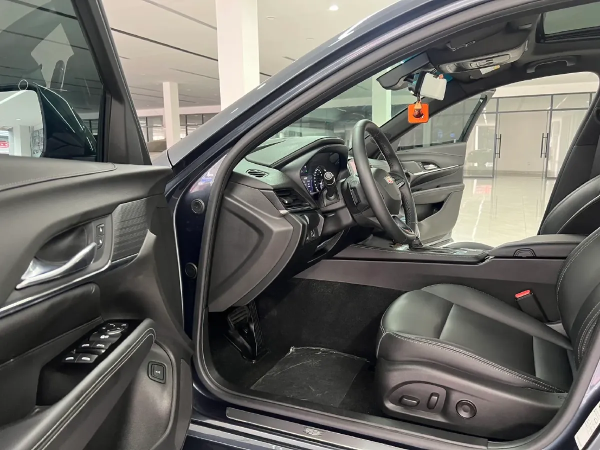 2022 Cadillac CT4 2.0T 237HP L4 8AT,autocango,china used car exporter,china ev exporter,chinese used car exporter,chinese used ev exporter