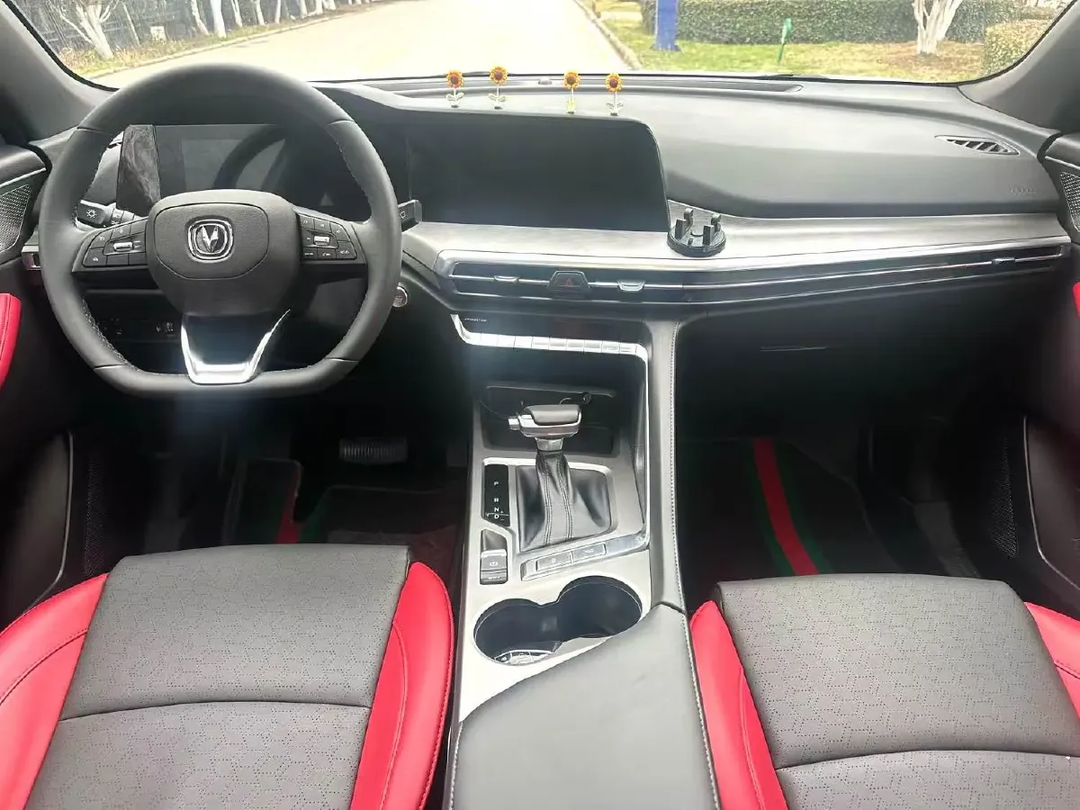 2022 ChangAn CS35 Plus 1.4T 160HP L4 7DCT,autocango,china used car exporter,china ev exporter,chinese used car exporter,chinese used ev exporter