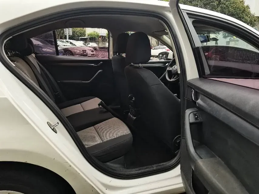 2017 Skoda Octavia 1.6L 110HP L4 5MT,autocango,china used car exporter,china ev exporter,chinese used car exporter,chinese used ev exporter