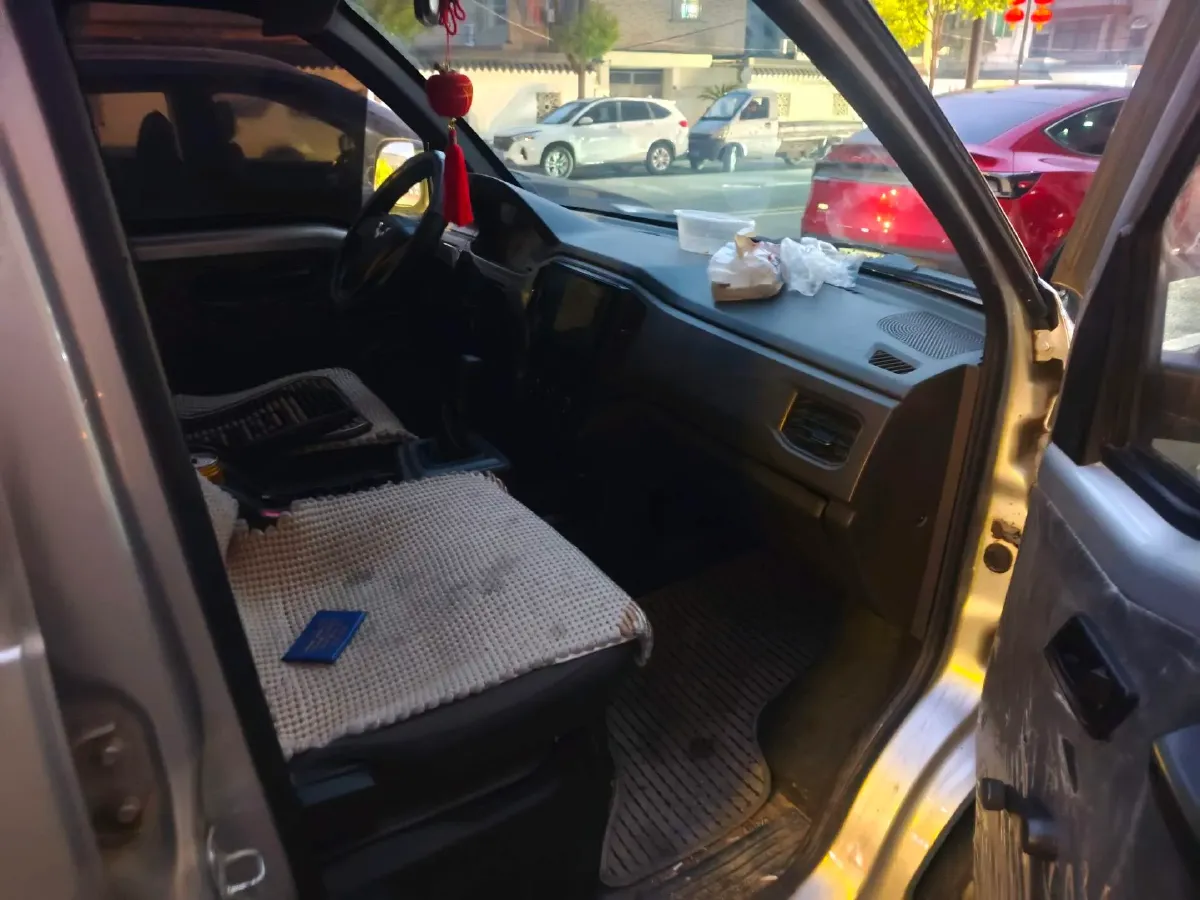 2019 WuLing RongGuang New Truck 1.5L 107HP L4 5MT,autocango,china used car exporter,china ev exporter,chinese used car exporter,chinese used ev exporter