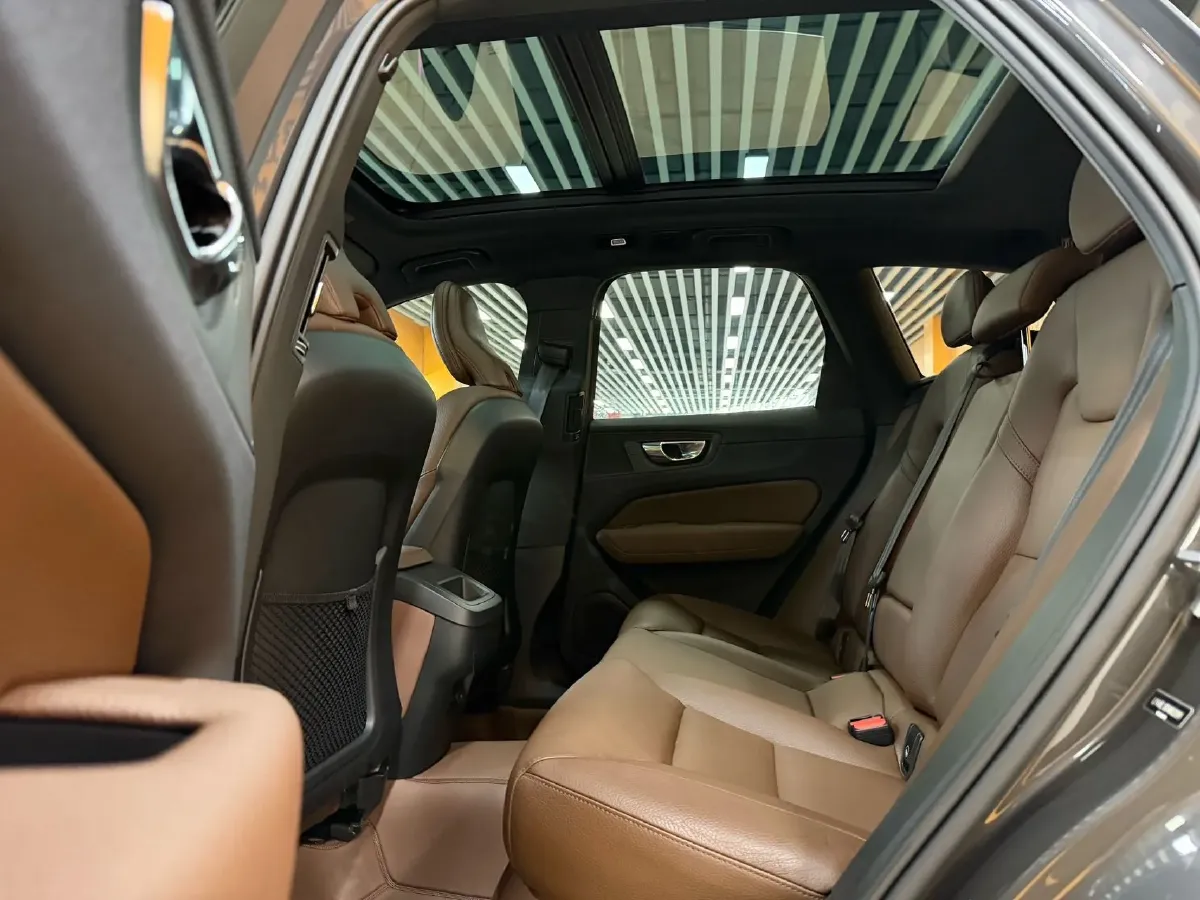 2022 Volvo XC60 2.0T 250HP L4 8AT,autocango,china used car exporter,china ev exporter,chinese used car exporter,chinese used ev exporter