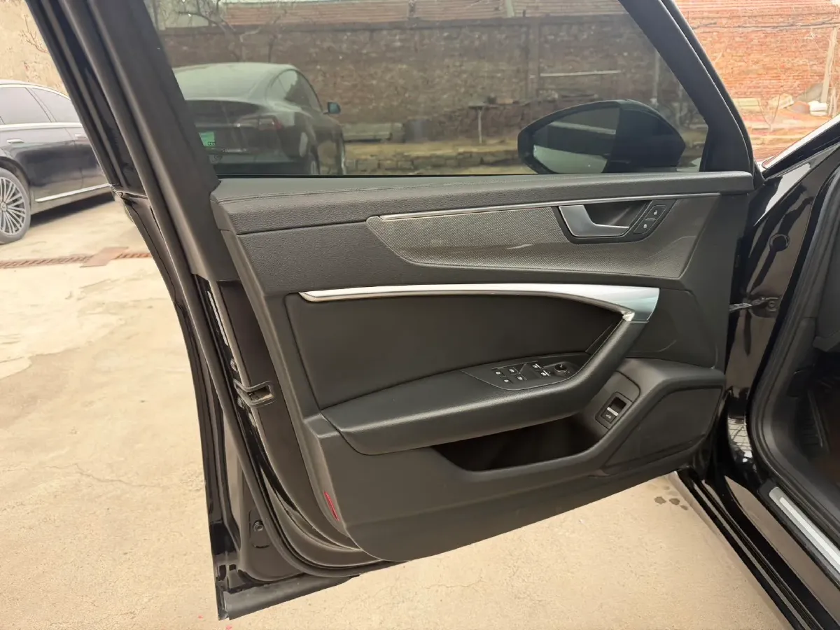 2019 Audi A6L 2.0T 190HP L4 7DCT,autocango,china used car exporter,china ev exporter,chinese used car exporter,chinese used ev exporter