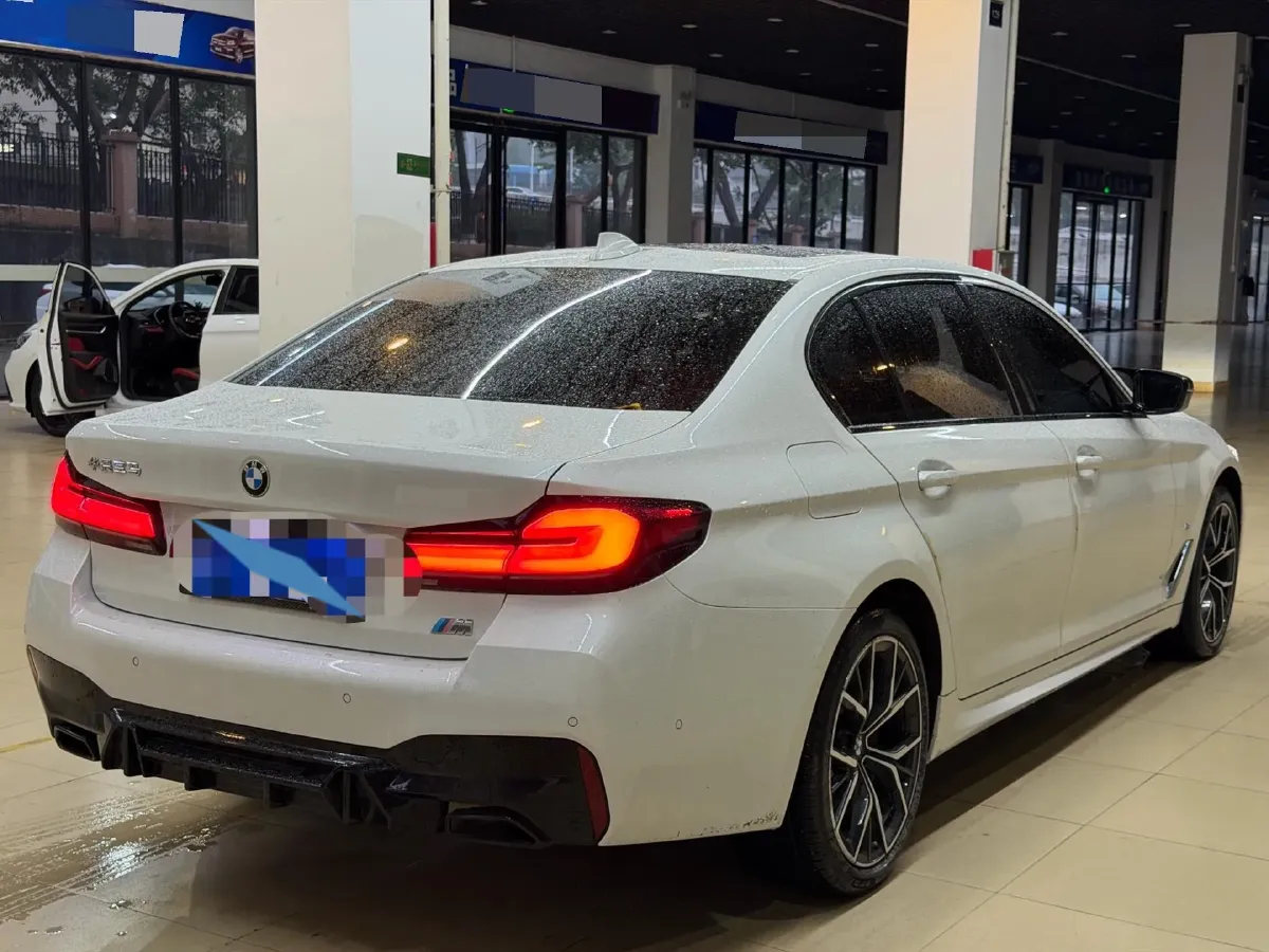 2022 BMW 5 Series 2.0T 252HP L4 8AT,autocango,china used car exporter,china ev exporter,chinese used car exporter,chinese used ev exporter