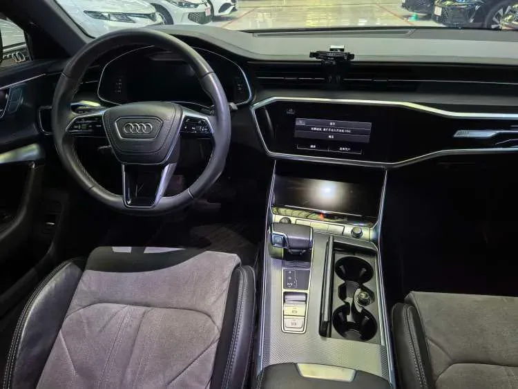 2023 Audi A6L 2.0T 245HP L4 7DCT,autocango,china used car exporter,china ev exporter,chinese used car exporter,chinese used ev exporter