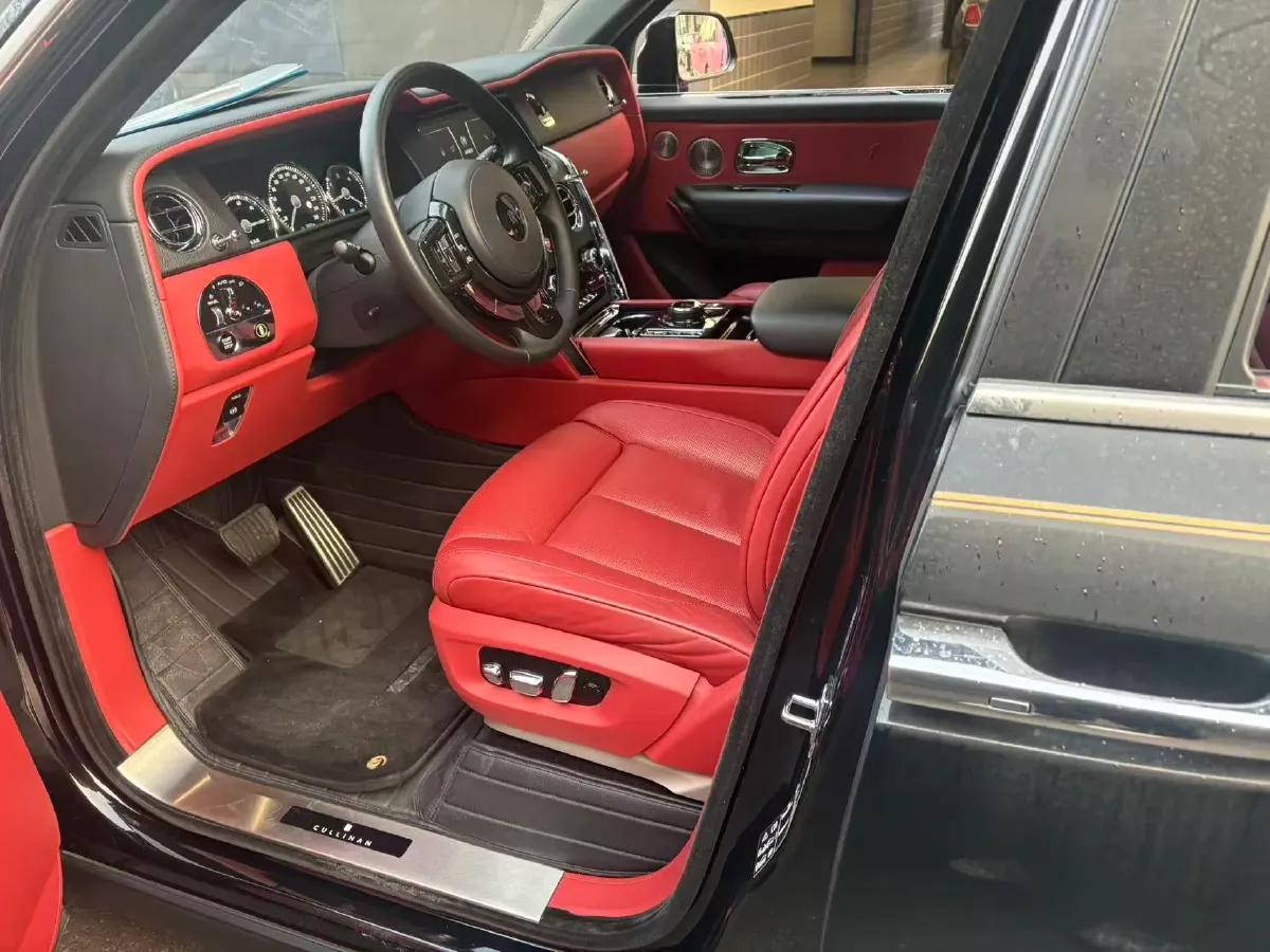 2018 Rolls-Royce Cullinan 6.7T 571HP V12 8AT,autocango,china used car exporter,china ev exporter,chinese used car exporter,chinese used ev exporter