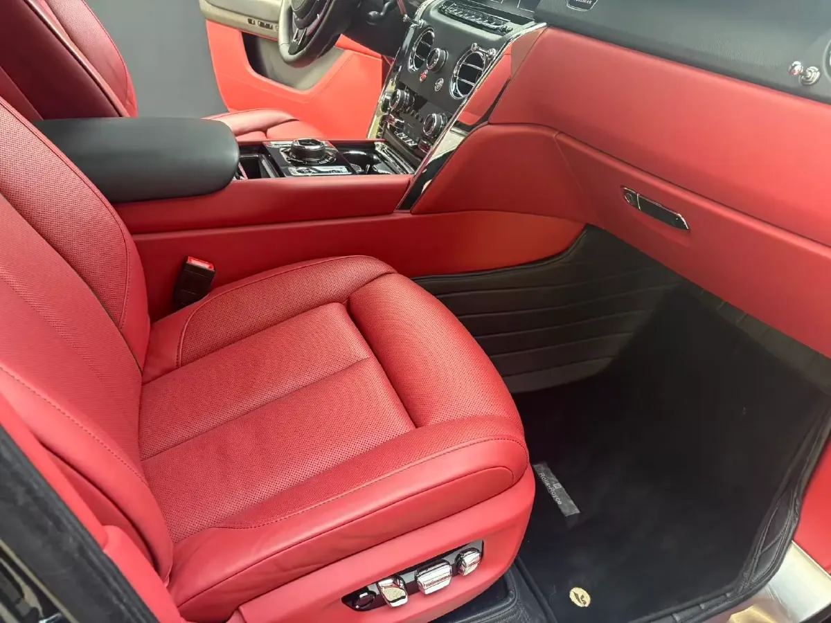 2018 Rolls-Royce Cullinan 6.7T 571HP V12 8AT,autocango,china used car exporter,china ev exporter,chinese used car exporter,chinese used ev exporter