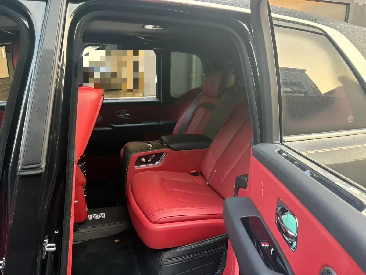 2018 Rolls-Royce Cullinan 6.7T 571HP V12 8AT,autocango,china used car exporter,china ev exporter,chinese used car exporter,chinese used ev exporter