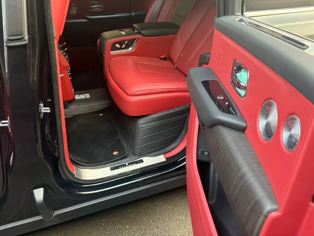 2018 Rolls-Royce Cullinan 6.7T 571HP V12 8AT,autocango,china used car exporter,china ev exporter,chinese used car exporter,chinese used ev exporter