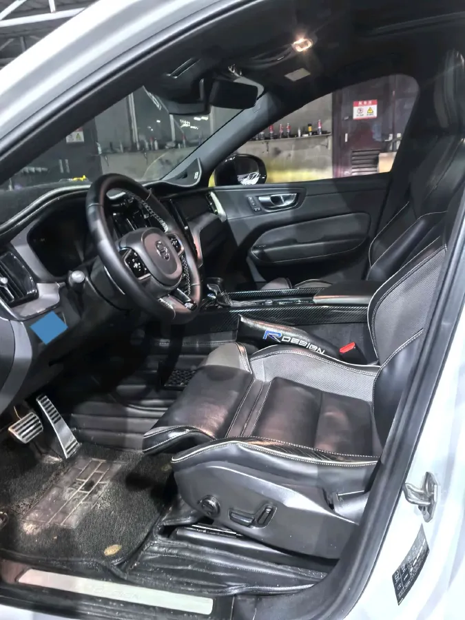 2020 Volvo XC60 2.0T 254HP L4 8AT,autocango,china used car exporter,china ev exporter,chinese used car exporter,chinese used ev exporter