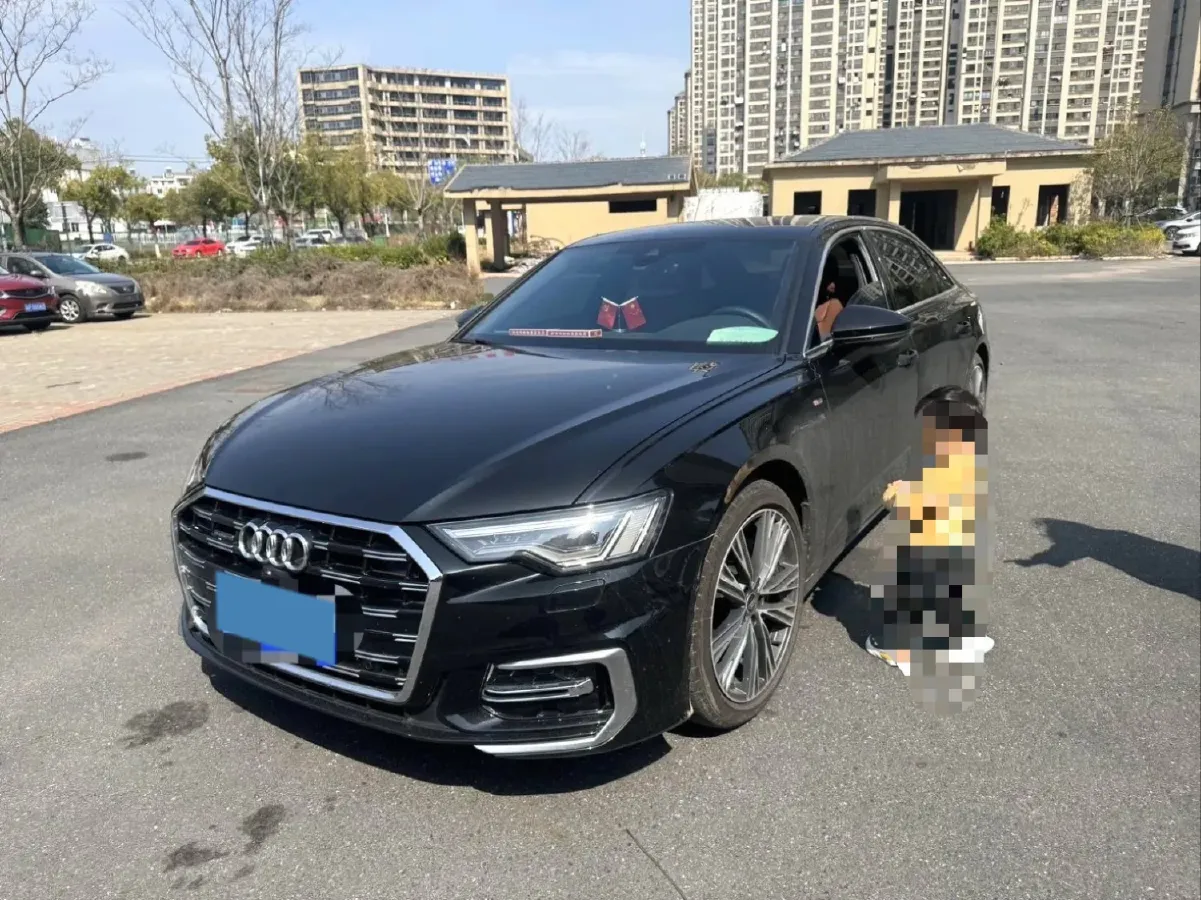 2025 Audi A6L 2.0T 245HP L4 7DCT,autocango,china used car exporter,china ev exporter,chinese used car exporter,chinese used ev exporter