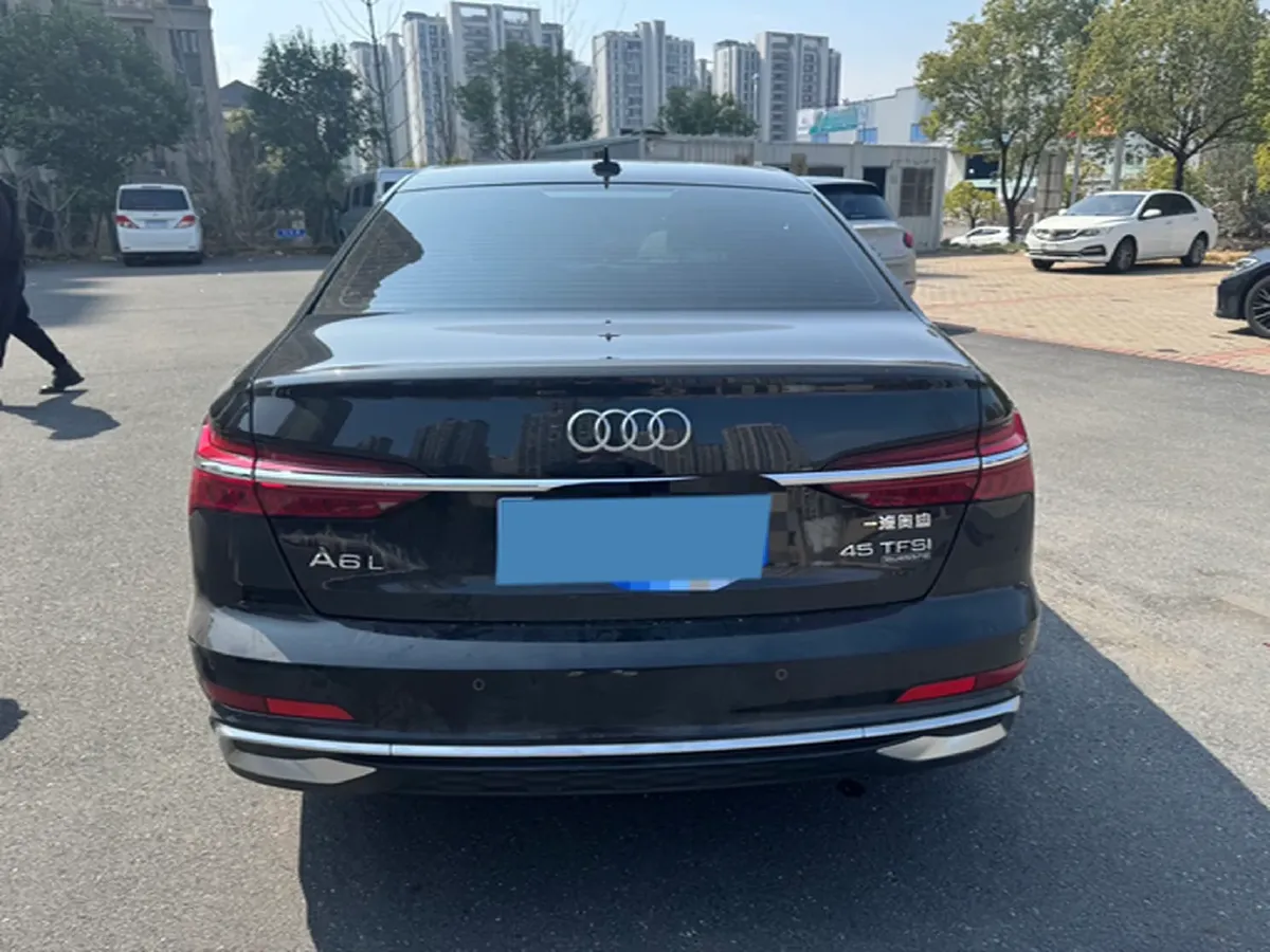 2025 Audi A6L 2.0T 245HP L4 7DCT,autocango,china used car exporter,china ev exporter,chinese used car exporter,chinese used ev exporter