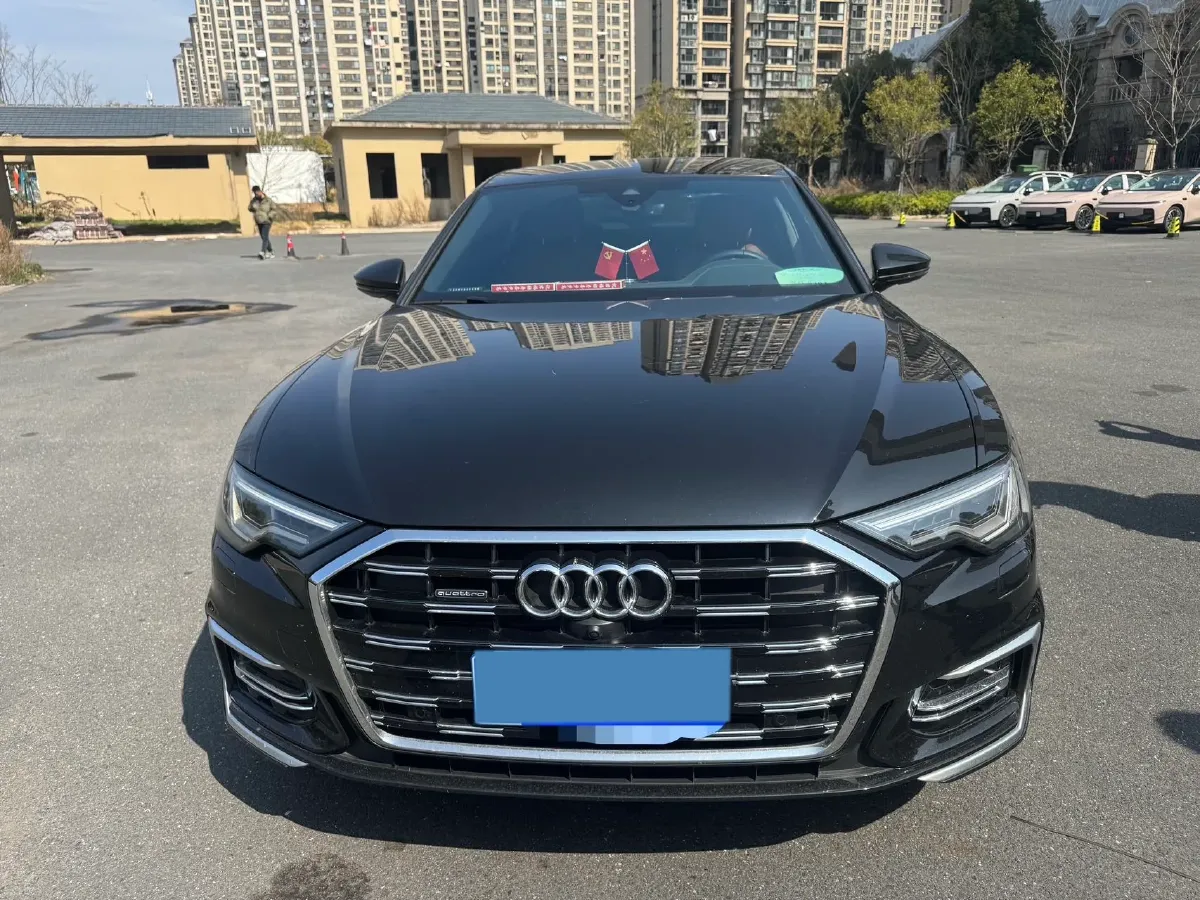 2025 Audi A6L 2.0T 245HP L4 7DCT,autocango,china used car exporter,china ev exporter,chinese used car exporter,chinese used ev exporter
