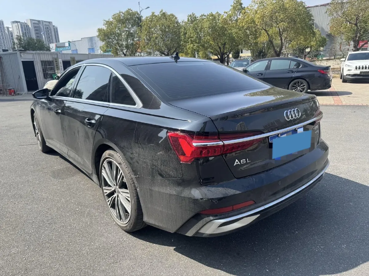 2025 Audi A6L 2.0T 245HP L4 7DCT,autocango,china used car exporter,china ev exporter,chinese used car exporter,chinese used ev exporter