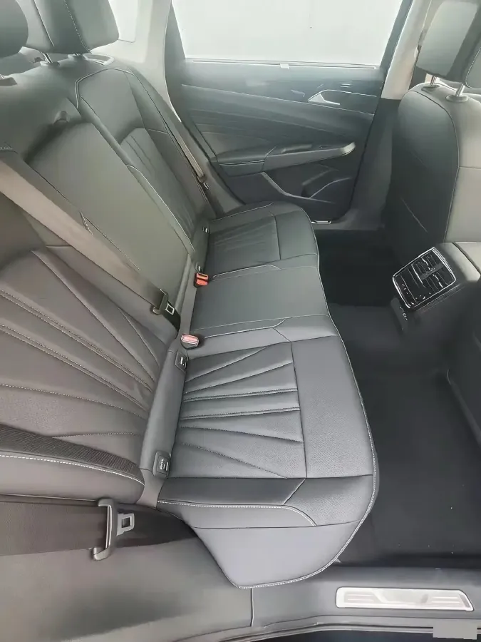 2026 Volkswagen Passat 2.0T 220HP L4 7DCT,autocango,china used car exporter,china ev exporter,chinese used car exporter,chinese used ev exporter