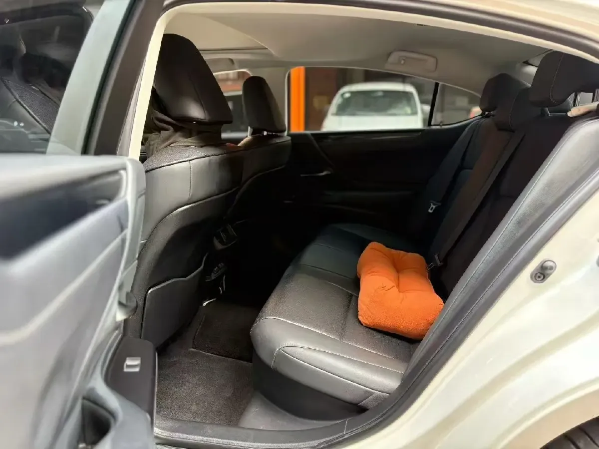 2021 Lexus ES 2.5L 178HP L4 E-CVT Hybrid,autocango,china used car exporter,china ev exporter,chinese used car exporter,chinese used ev exporter