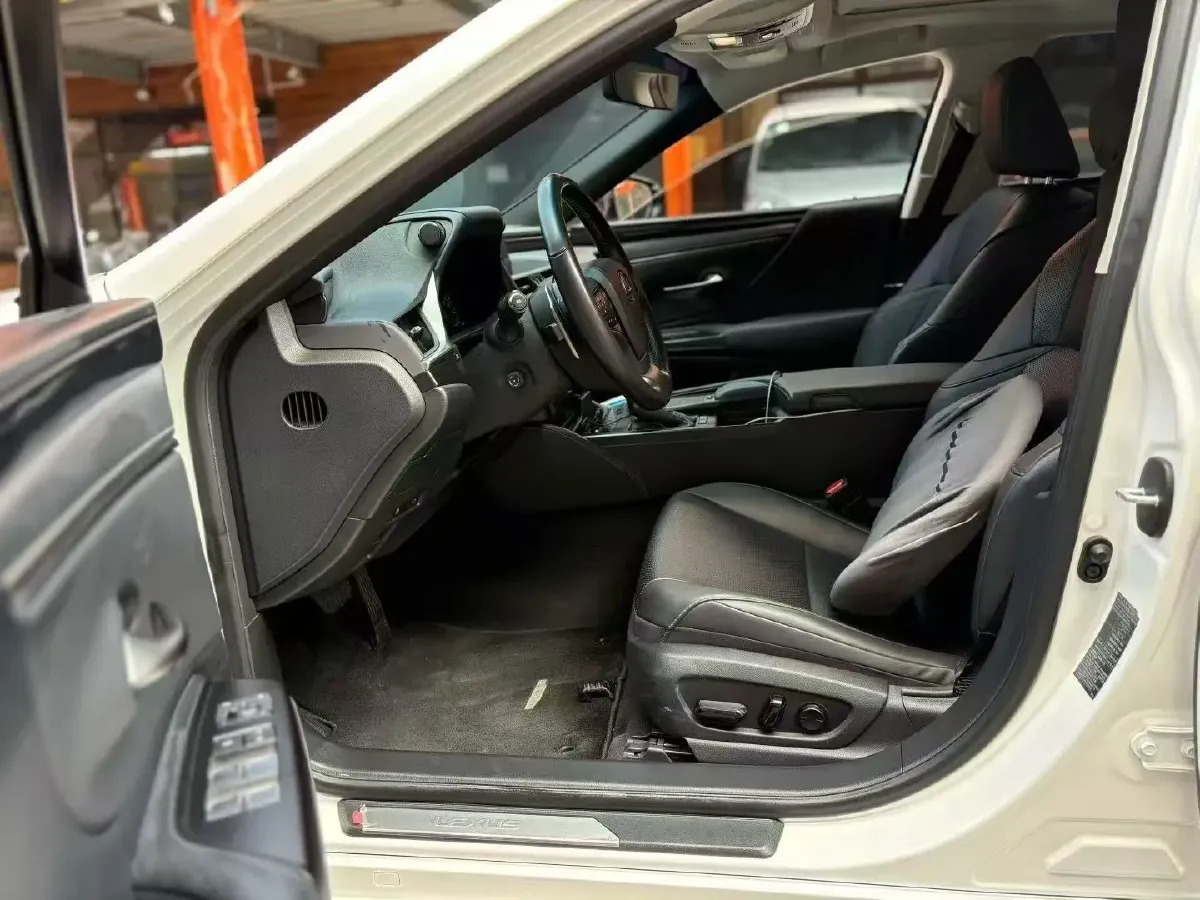 2021 Lexus ES 2.5L 178HP L4 E-CVT Hybrid,autocango,china used car exporter,china ev exporter,chinese used car exporter,chinese used ev exporter