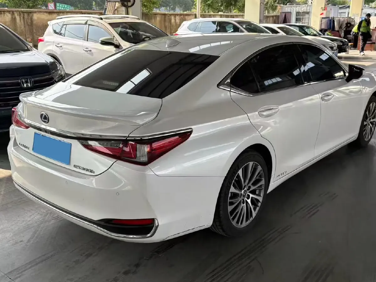 2021 Lexus ES 2.5L 178HP L4 E-CVT Hybrid,autocango,china used car exporter,china ev exporter,chinese used car exporter,chinese used ev exporter