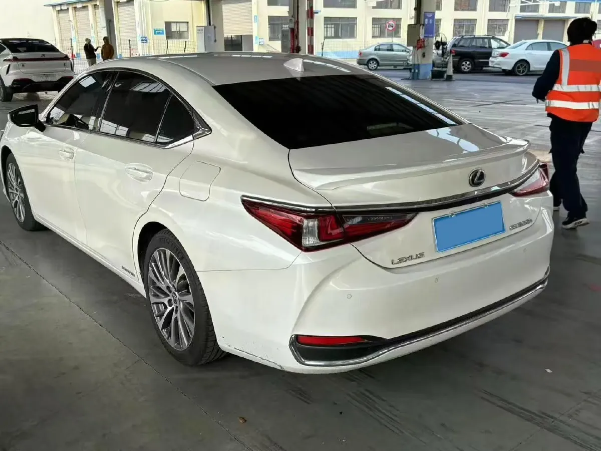 2021 Lexus ES 2.5L 178HP L4 E-CVT Hybrid,autocango,china used car exporter,china ev exporter,chinese used car exporter,chinese used ev exporter